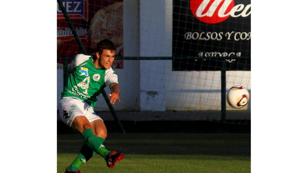 Cristian volverá a ocupar el lateral derecho maragato.