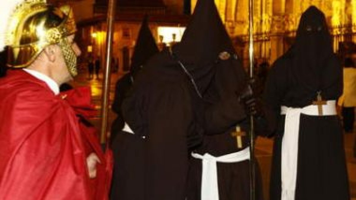 El acto del Locus Apellationis se escenifica frente a la Catedral, tal como manda la ordenanza de la