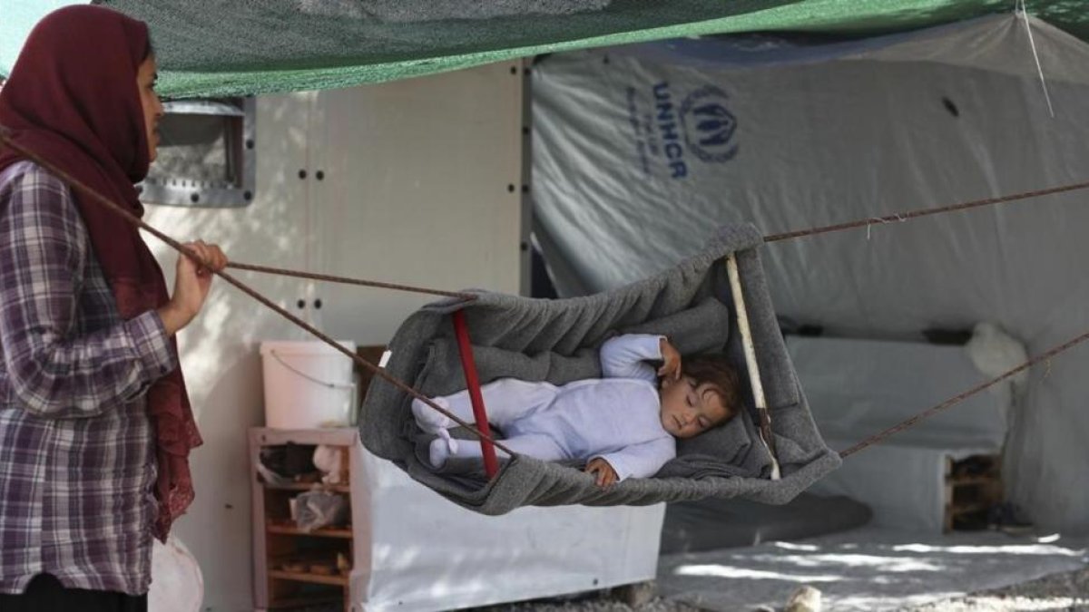 Refugiados en el campo de Kara Tepe, en Lesbos.
