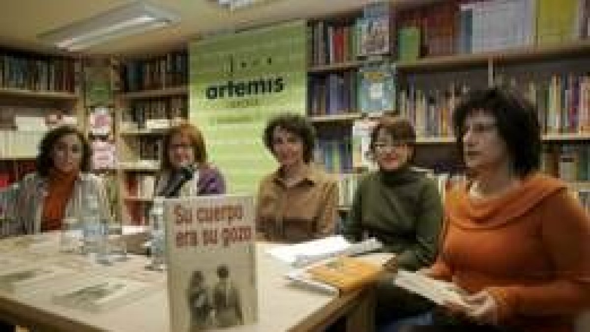 Un momento de la presentación del libro «Su cuerpo era un gozo»