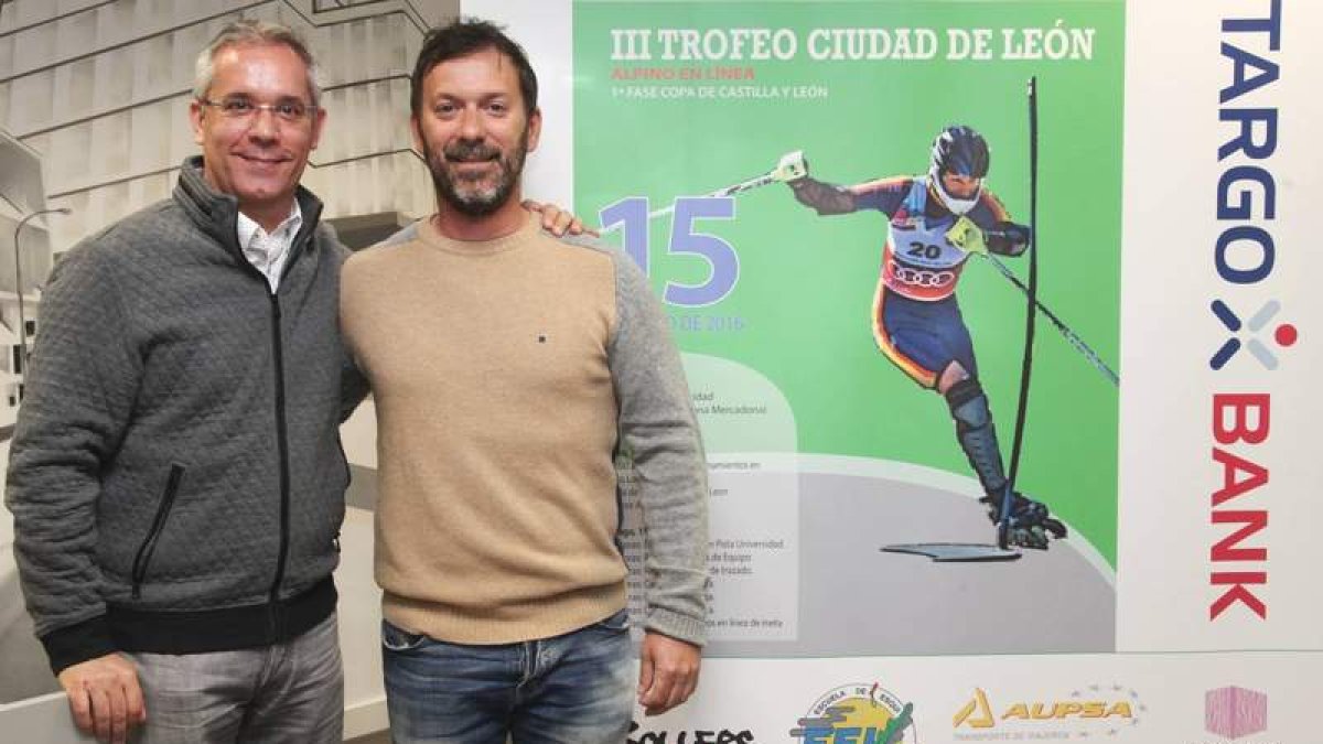 José María López Benito y Julio Anel, durante la presentación de la prueba. DL