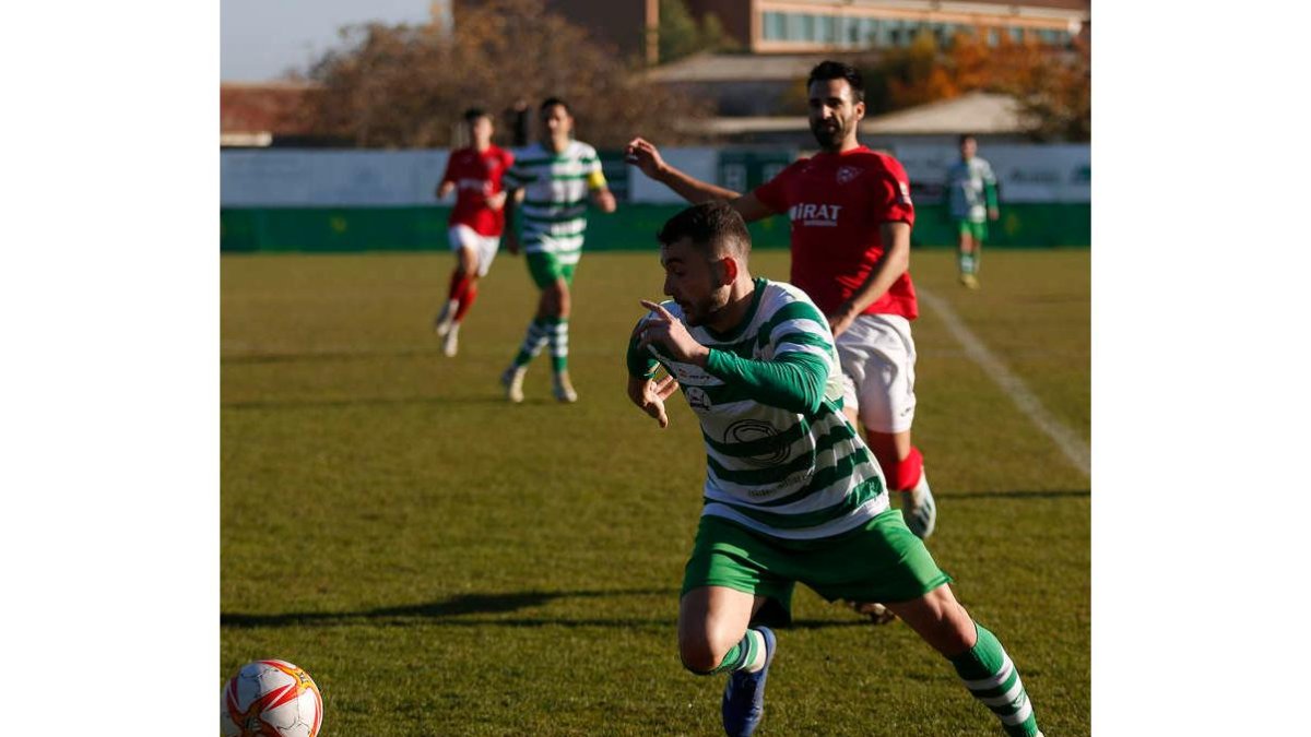 El equipo leonés se mostró ambicioso pero no pudo pasar del empate. FERNANDO OTERO