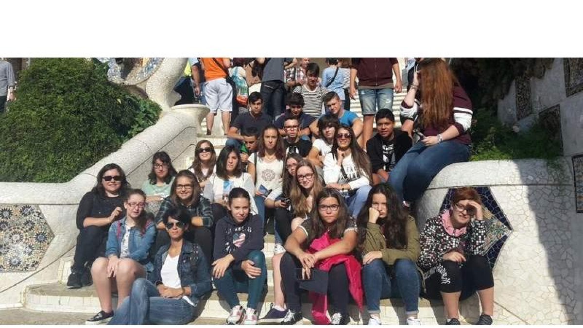 Alumnos y profesoras del Álvaro Yáñez en Barcelona. DL