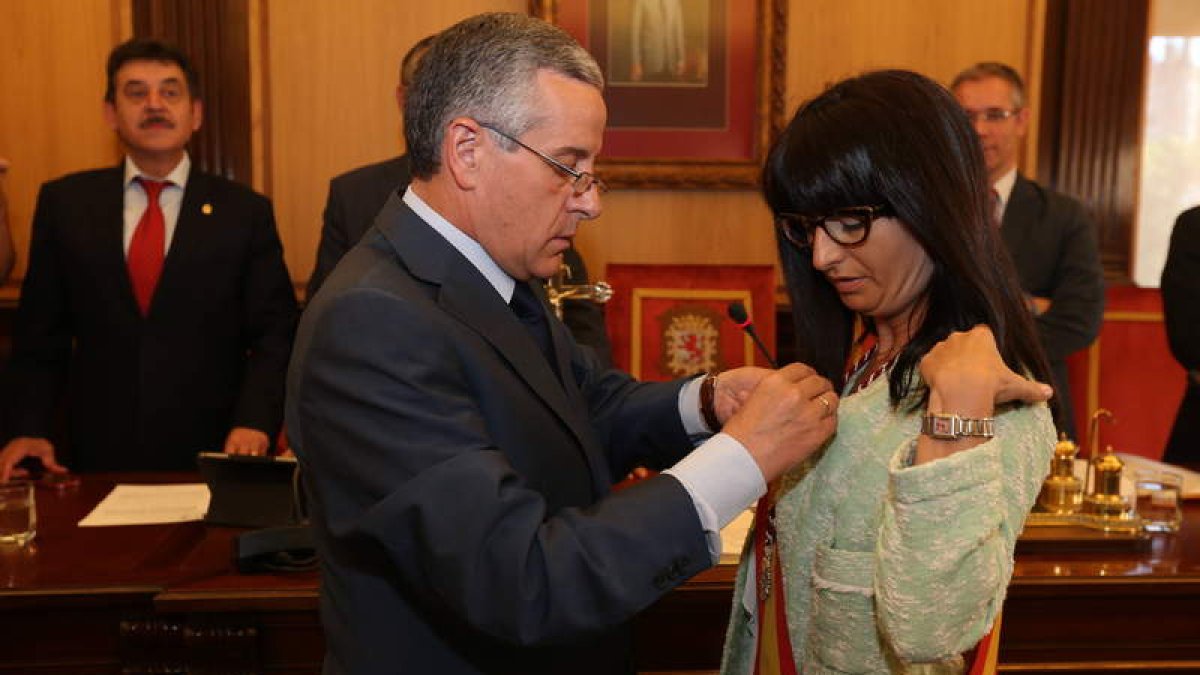 Emilio Gutiérrez impone la banda a Torices.
