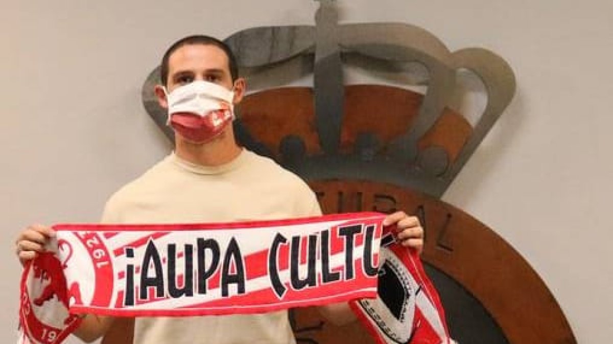 Cristian Galas, cuyo traspaso ya se ha hecho efectivo, el día que se incorporó a la plantilla culturalista. DL