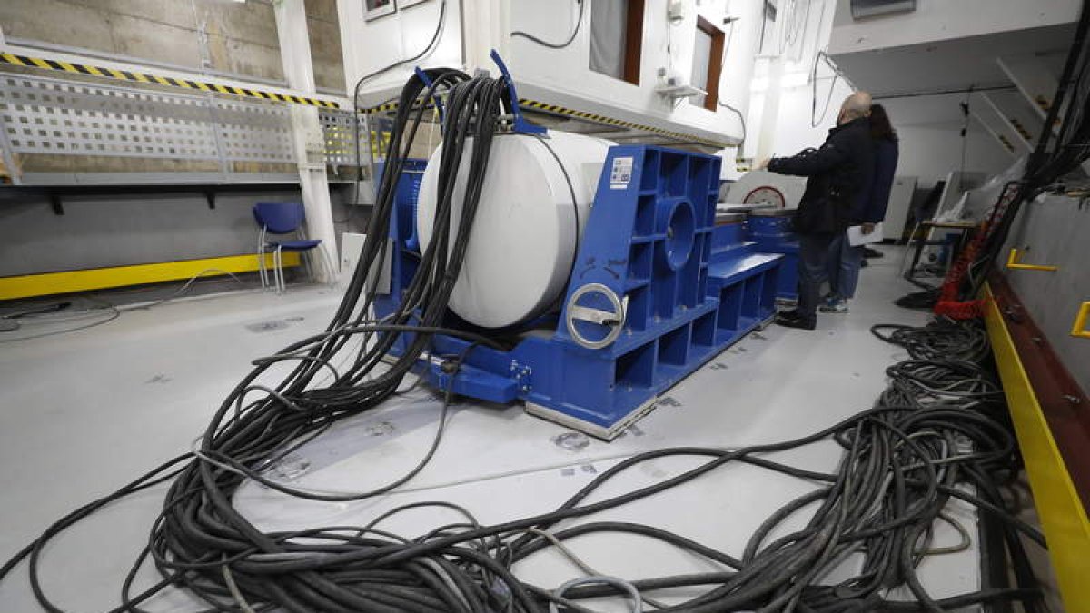 Interior de los búnkeres en Cuadros, donde se experimenta en tierra antes de lanzar al espacio. RAMIRO