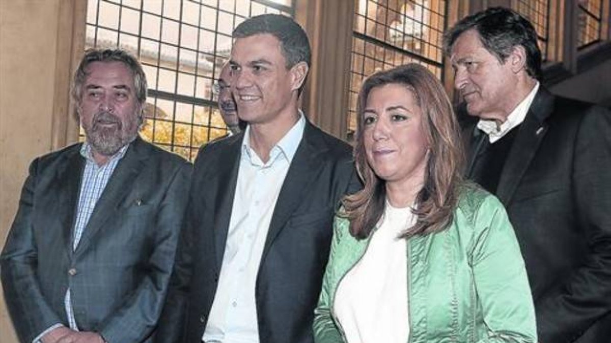 Pedro Sánchez, junto al alcalde de Zaragoza, Juan Alberto Belloch; la presidenta andaluza, Susana Díaz, y el presidente asturiano, Javier Fernández