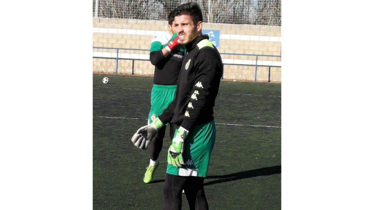 Carlos Morales ya se ejercitó en el entrenamiento realizado ayer con sus nuevos compañeros. CYDL