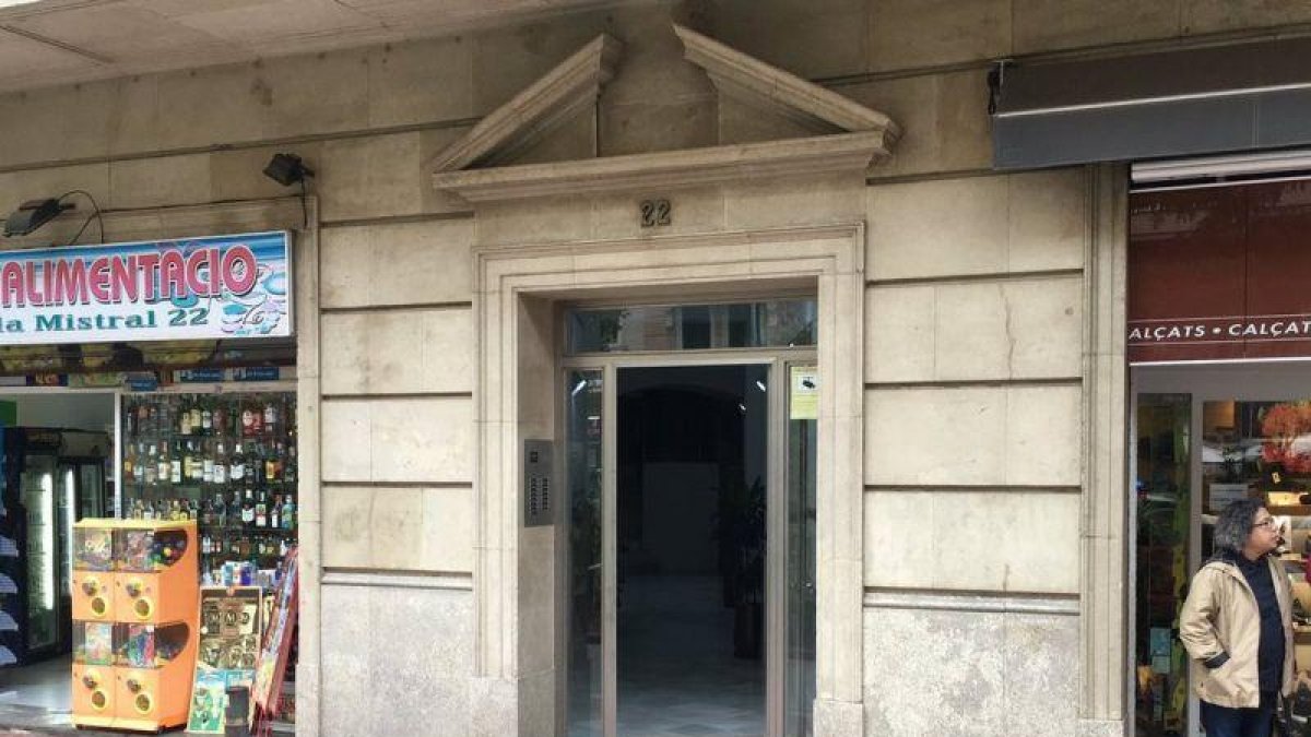 El portal en que se ha escondido el atracador
