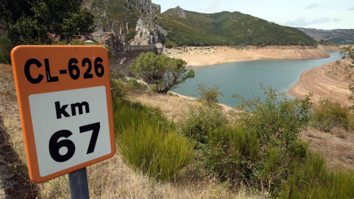El pantano de Barrios de Luna se encuentra al 8,2% de su capacidad, con reservas de 25,3 hm3. RAMIRO