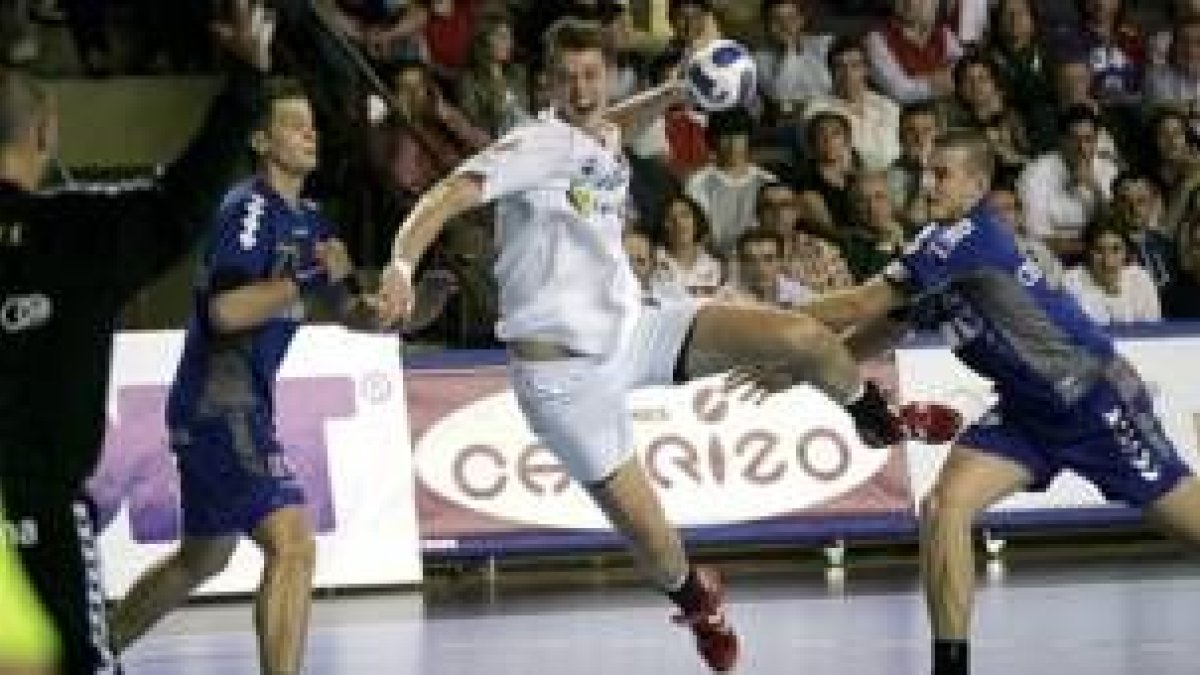 Laluska en un partido de Champios esta temporada rompe la defensa del Zagreb croata