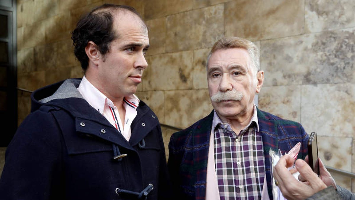 El principal investigado, junto a su representante legal, Marcos García Montes. MARCIANO PÉREZ