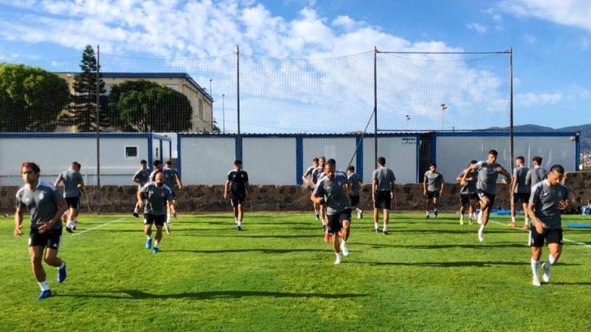El equipo ponferradino comienza esta tarde la preparación de un nuevo curso futbolístico. DL