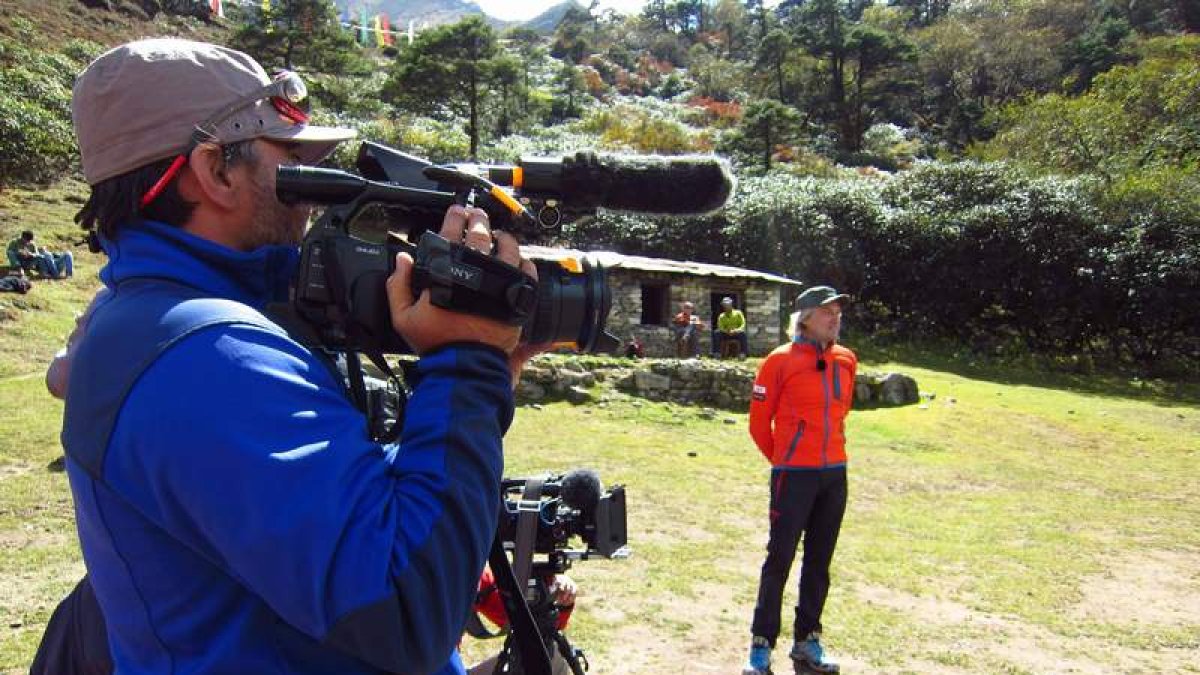 Calleja, ante las cámaras de televisión, en un momento del rodaje del programa.