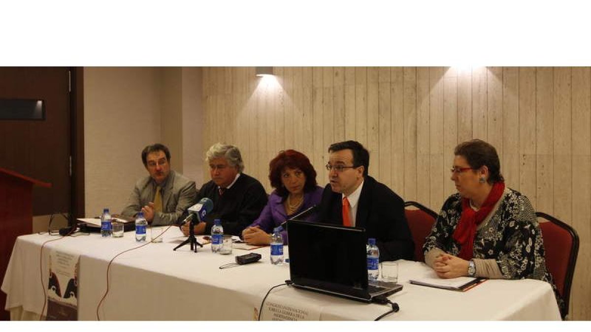 El director general de Políticas Culturales de la Junta inaugura el congreso.