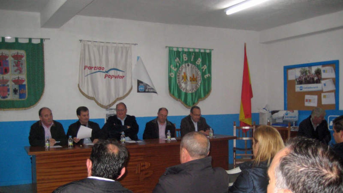 Eduardo Fernández presidió la reunión de la Junta Comarcal.