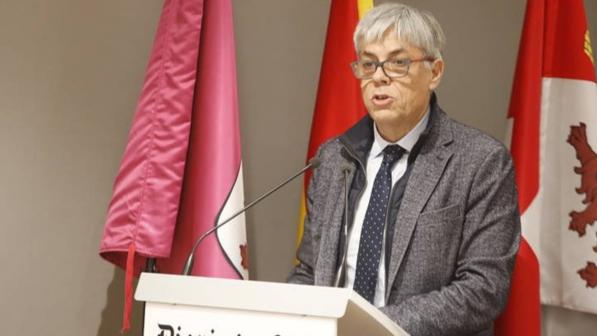 El delegado de la Junta en León, Eduardo Diego, en la inauguración del V Congreso sobre Despoblación. RAMIRO