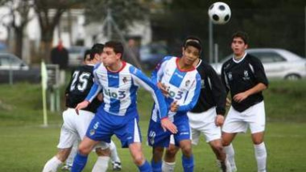 El equipo berciano dio buena cuenta de su rival y es un poco más líder de su grupo.