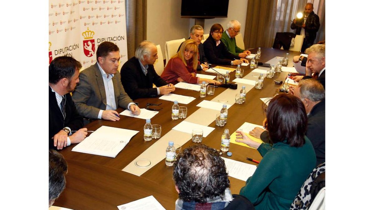 Un momento de la reunión celebrada ayer.