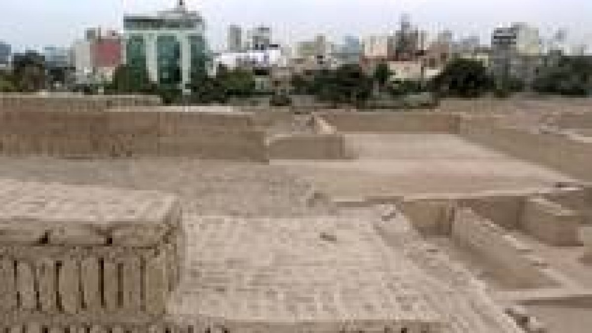 La huaca Pucllana, un centro ceremonial prehispánico en Lima