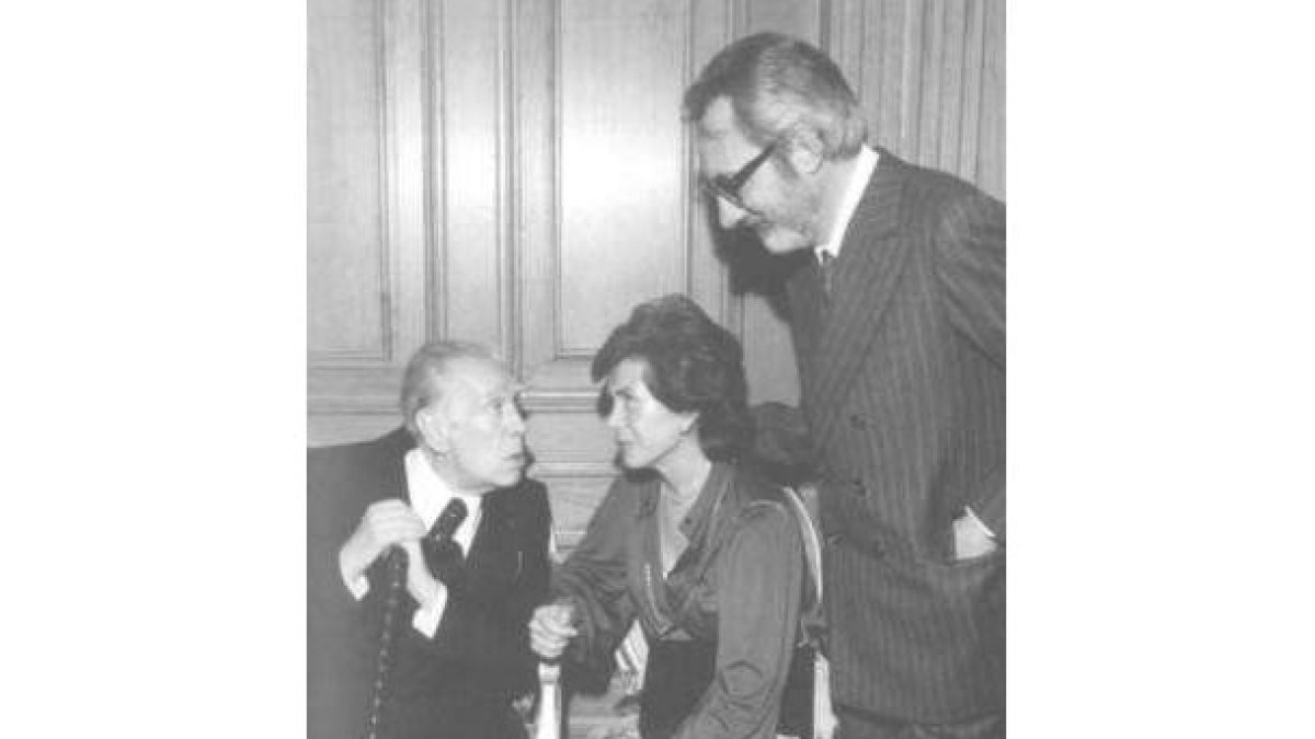Antonio Pereira con Victoriano Crémer durante el homenaje tributado a éste último por sus cien años