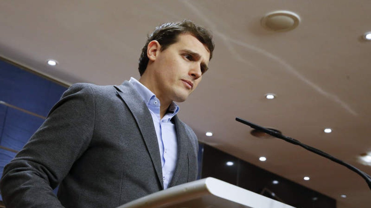 El líder de Ciudadanos, Albert Rivera, durante una rueda de prensa. FERNANDO ALVARADO
