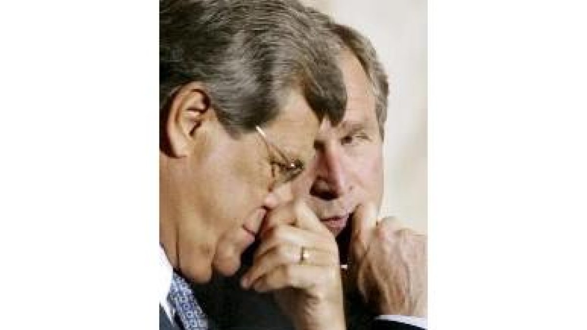 Lott conversa con el presidente Bush tras presentar su renuncia
