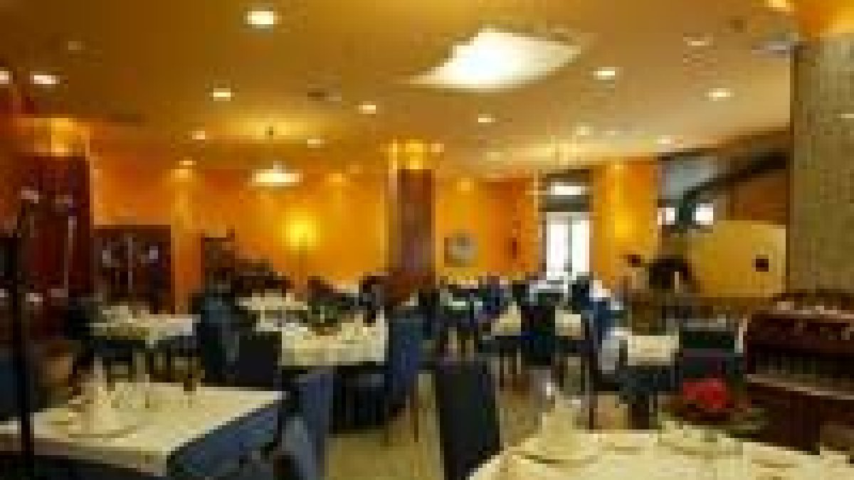 La especialidad del restaurante El Castillo son las carnes asadas a la leña y el bacalao