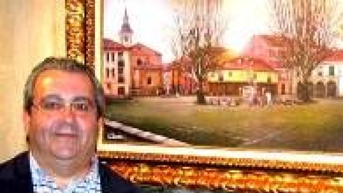 Fernández Sucasas posa junto a la obra que ha dedicado a la plaza del Grano