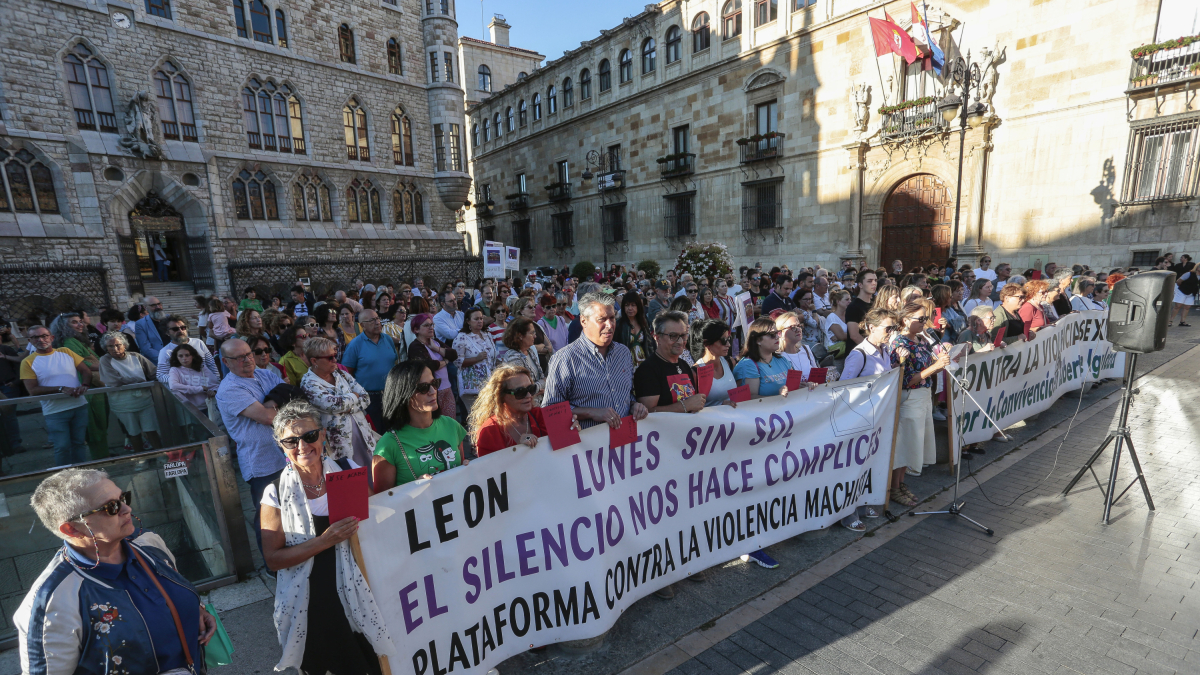 Concentración convocada en León por la Plataforma contra la Violencia Machista en defensa de la futbolista Jennifer Hermoso. ICAL