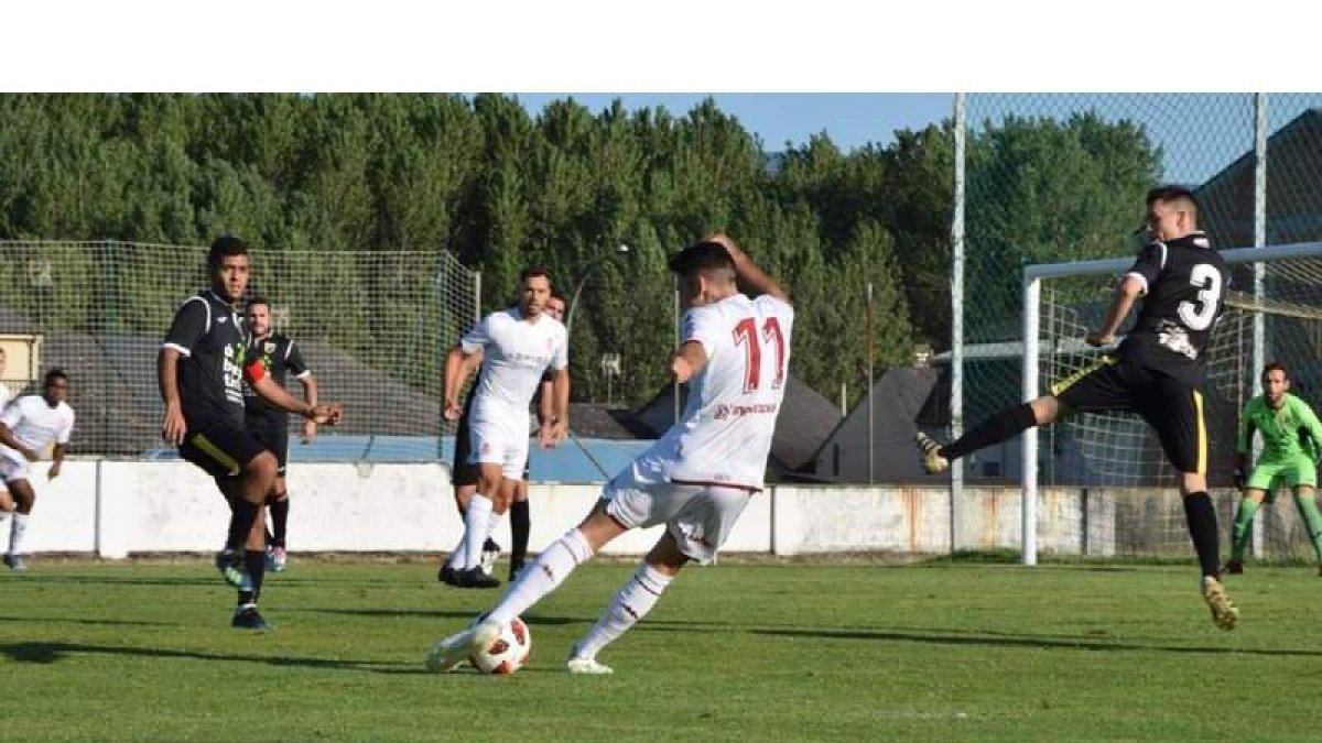 La Cultural y Deportiva Leonesa ofreció una buena imagen ante el Toralense en el primer partido amistoso que disputan esta pretemporada. AF2TORAL