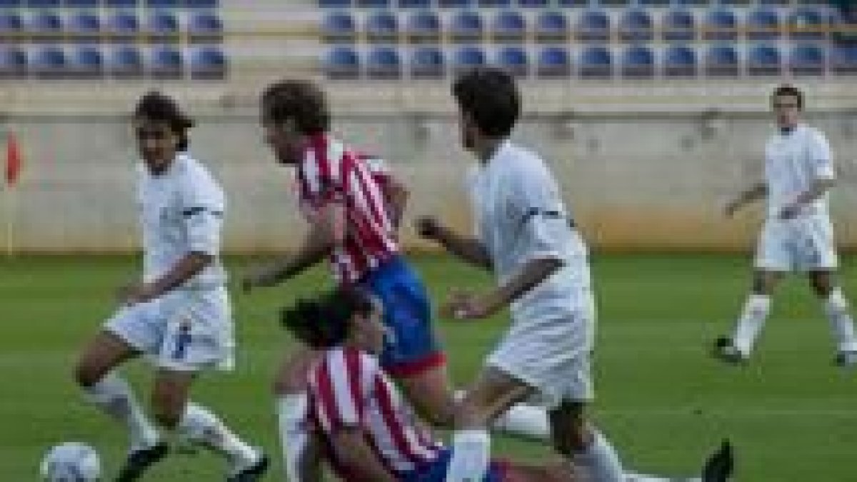 Álvarez Tomé cambió el habitual traje de los partidos por el chandal