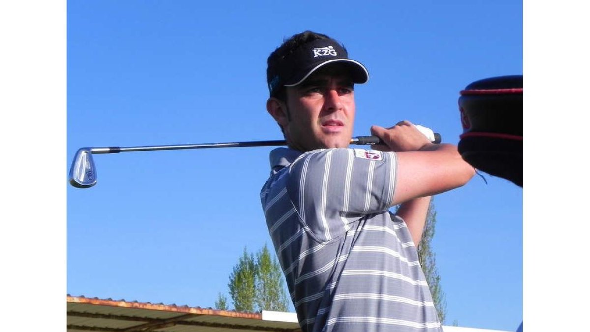 Jorge García en un entrenamiento en el campo de León.
