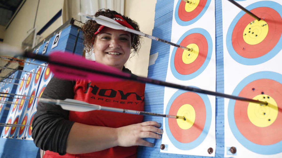 La leonesa Andrea Marcos demostró una vez más su condición de referente en la disciplina de tiro con arco. FERNANDO OTERO