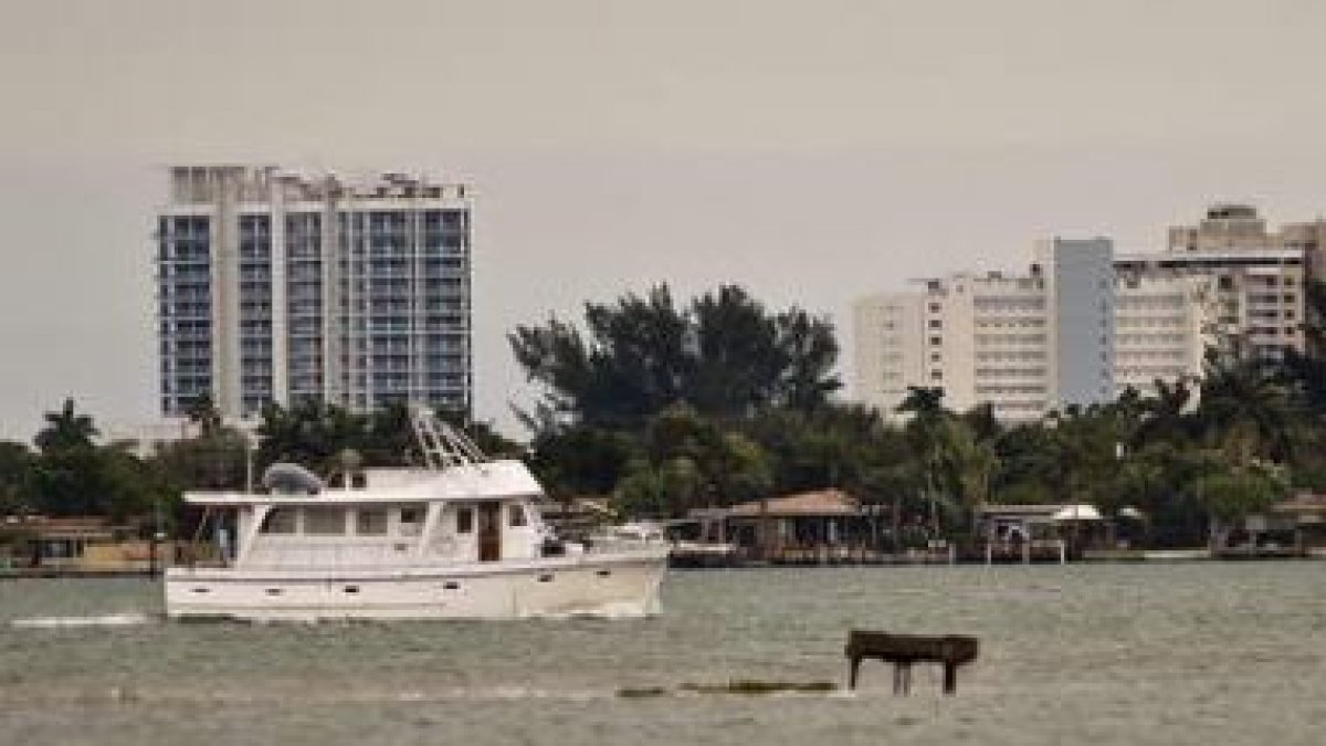 El piano de cola que apareció esta semana en un banco de arena en aguas de la bahía de Cayo Vizcaíno