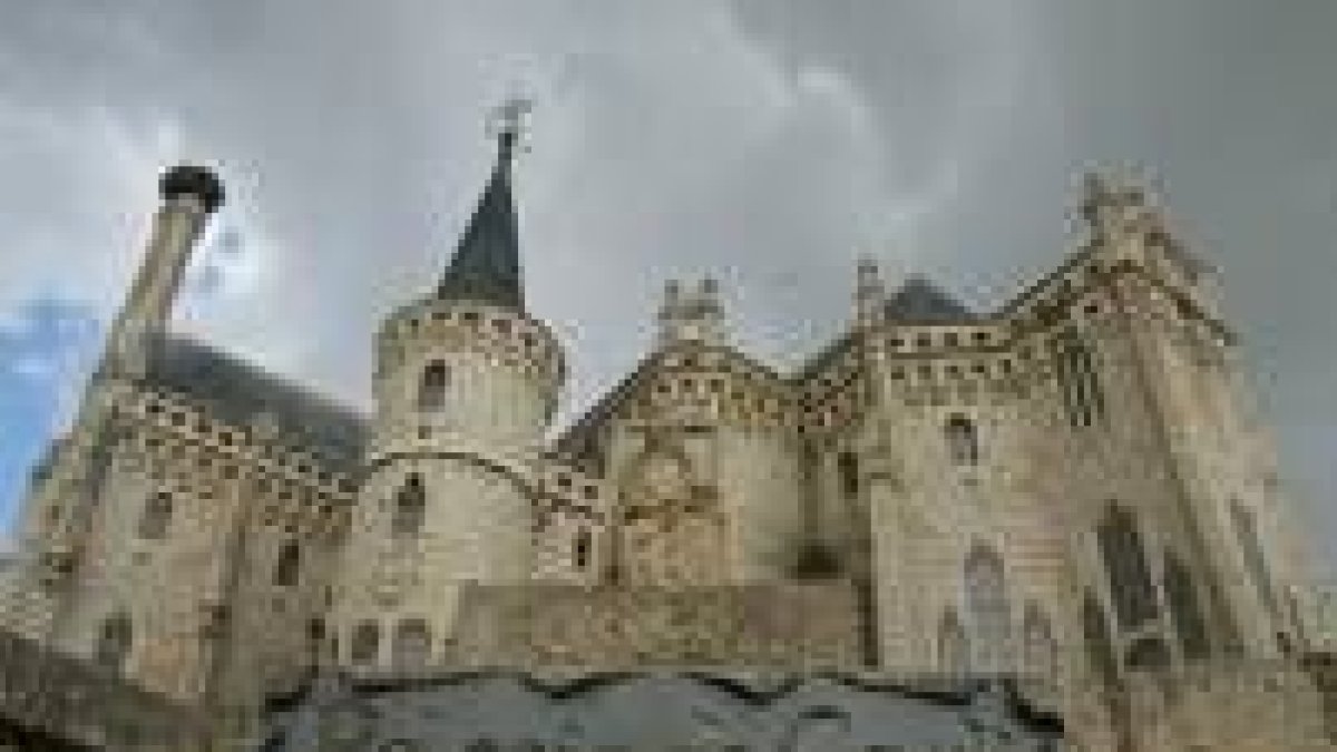 El Palacio Episcopal de Astorga causó al arquitecto catalán no pocos problemas