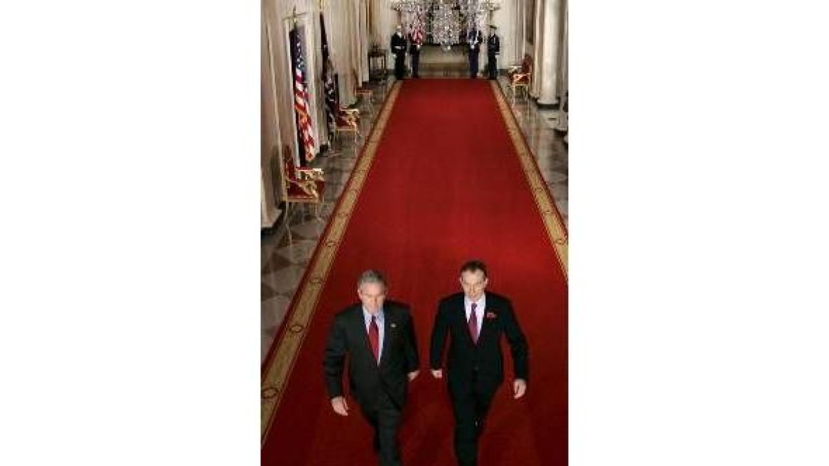 George W. Bush y Tony Blair durante un encuentro en la Casa Blanca