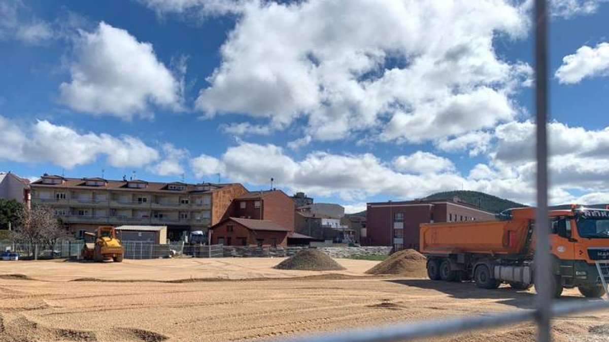 Comienzo de las obras del centro de salud de La Robla. DL