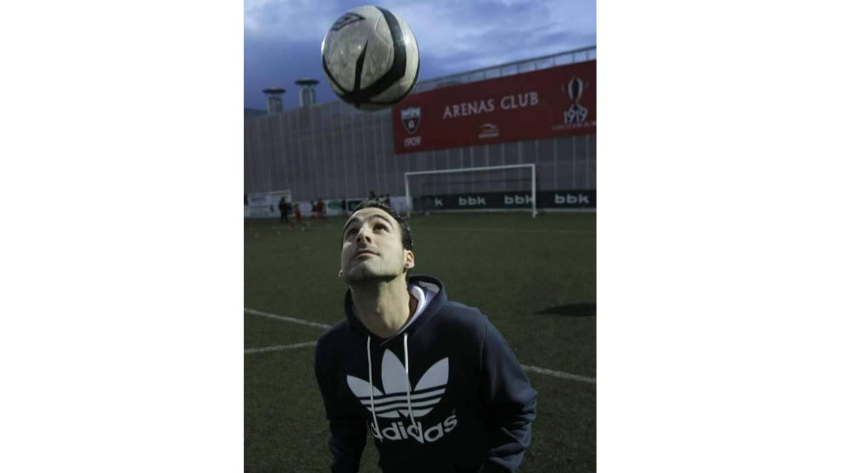 El delantero leonés Murci es la referencia del Arenas.