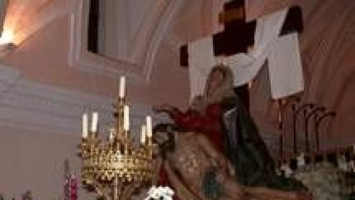 La Piedad, en la capilla del Nazareno, antes de una procesión