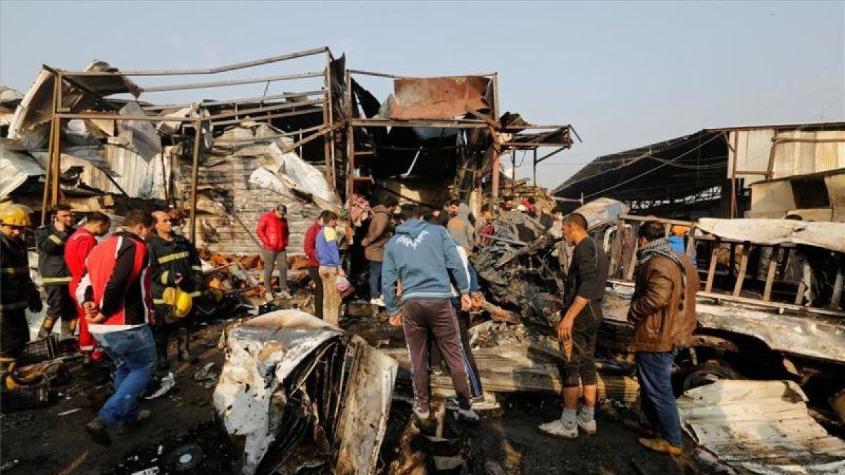 Escenario del ataque de Estado Islámico con coche bomba en Ciudad Sadr, Nagdad, Irak.