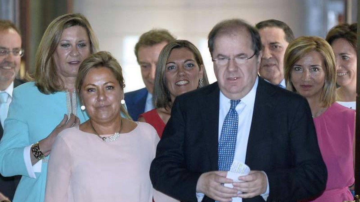 Los nuevos consejeros, a su llegada todos juntos.