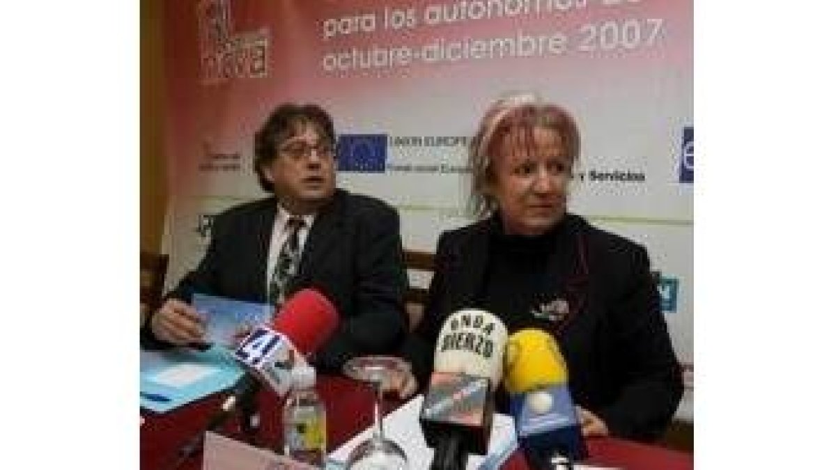 El director de márketing y la presidenta de AFA, en la presentación