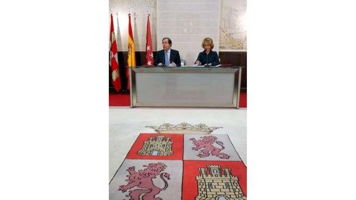 Herrera y Aguirre, durante la firma del convenio