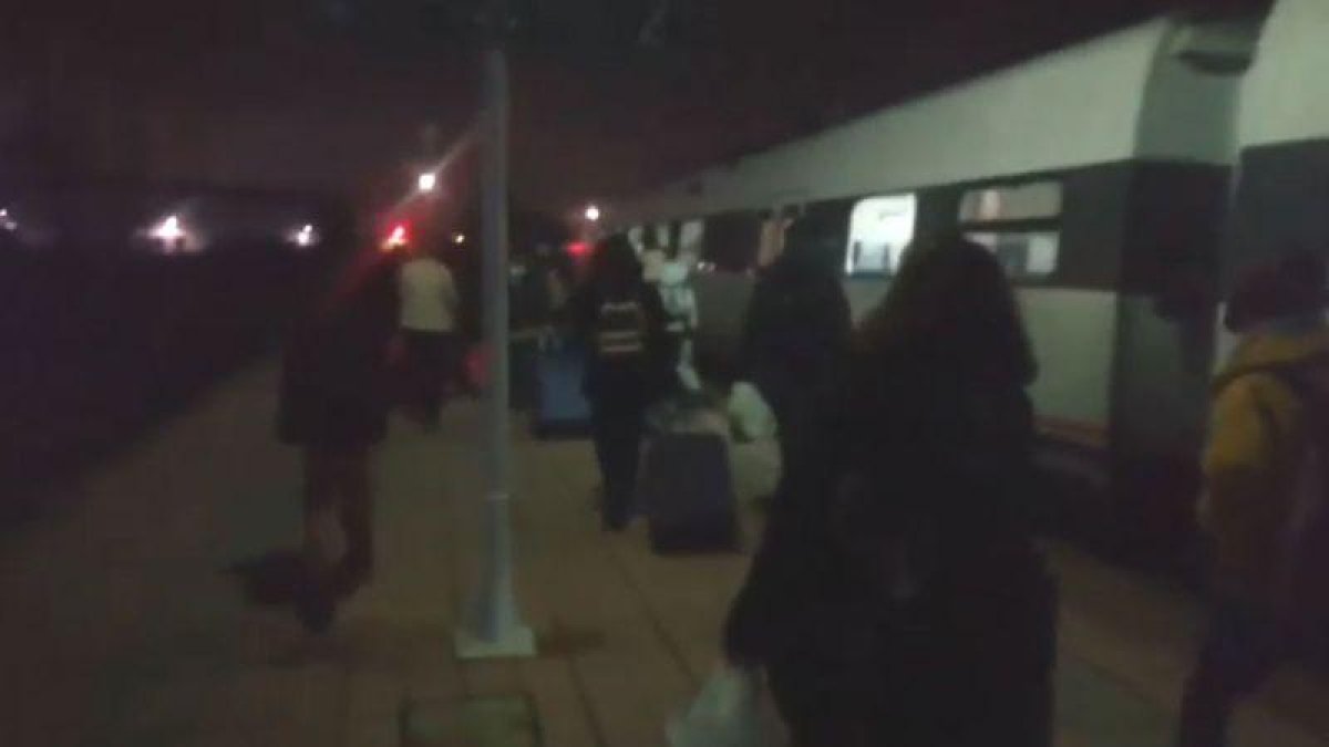 Una avería en el tren de Extremadura a Madrid deja tirados a 200 pasajeros en Navalmoral de la Mata.