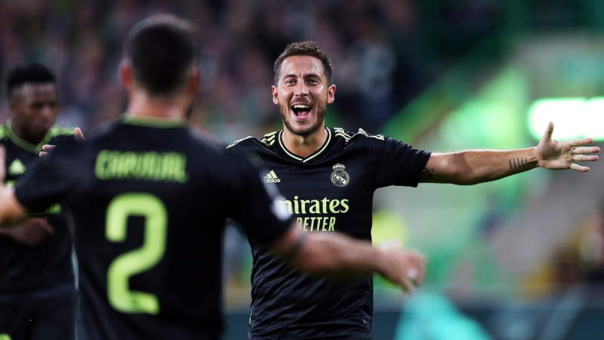 Hazard salió por Benzema, que se retiró renqueante de una rodilla. Y el belga cumplió con un gol y participando en los otros dos. PERRY