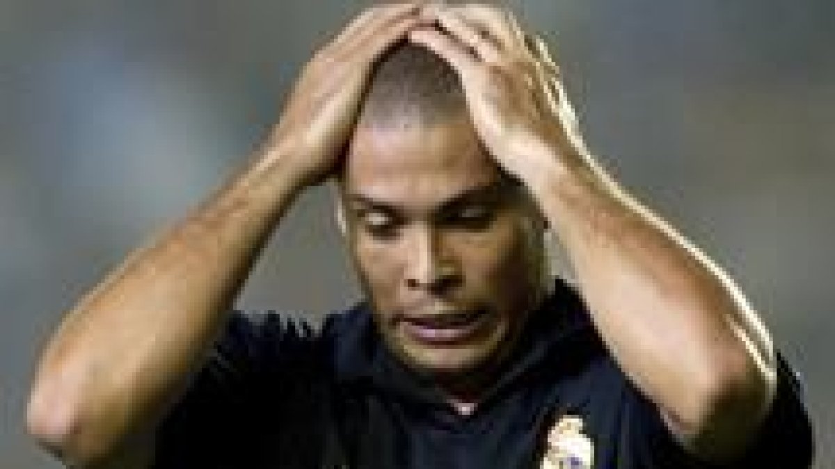 Ronaldo se lamenta de una ocasión perdida, que pudo haber variado el signo del marcador