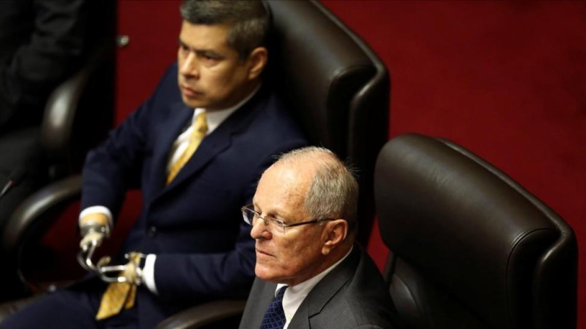 El presidente peruano, Pedro Pablo Kuczynski, en primer plano, en el Congreso en Lima.