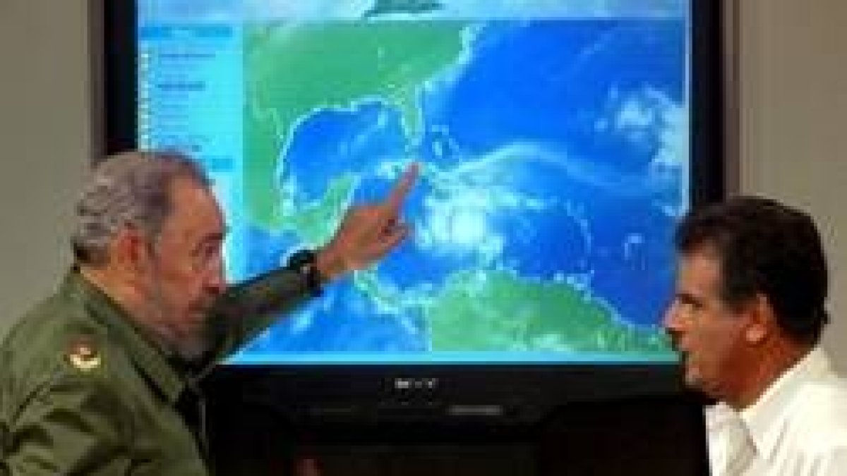 Fidel Castro dirige las medidas de prevención contra «Iván»