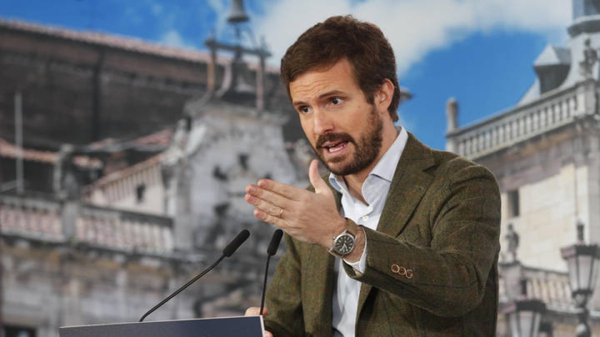 Pablo Casado asiste a la reunión de presidentes provinciales del PP en León. F. Otero Perandones.